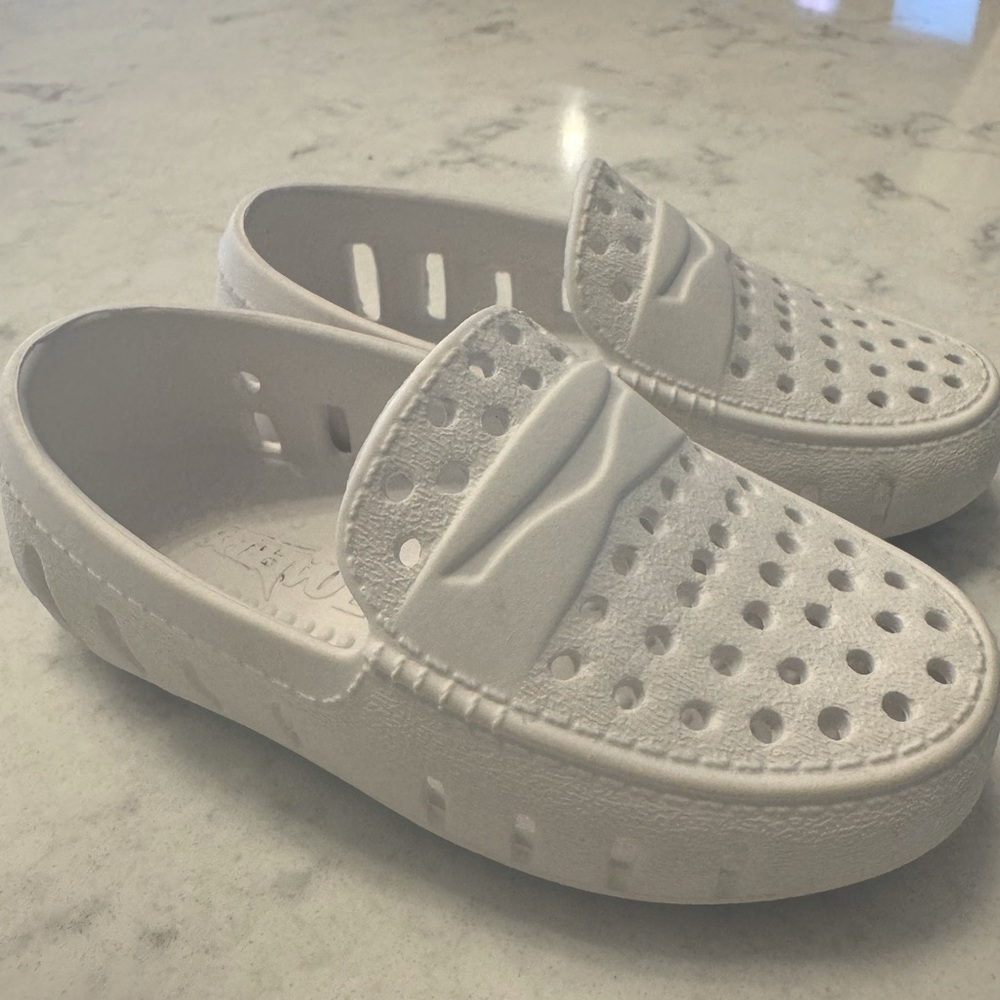 Floafers size 4 kids white LIKE NEW